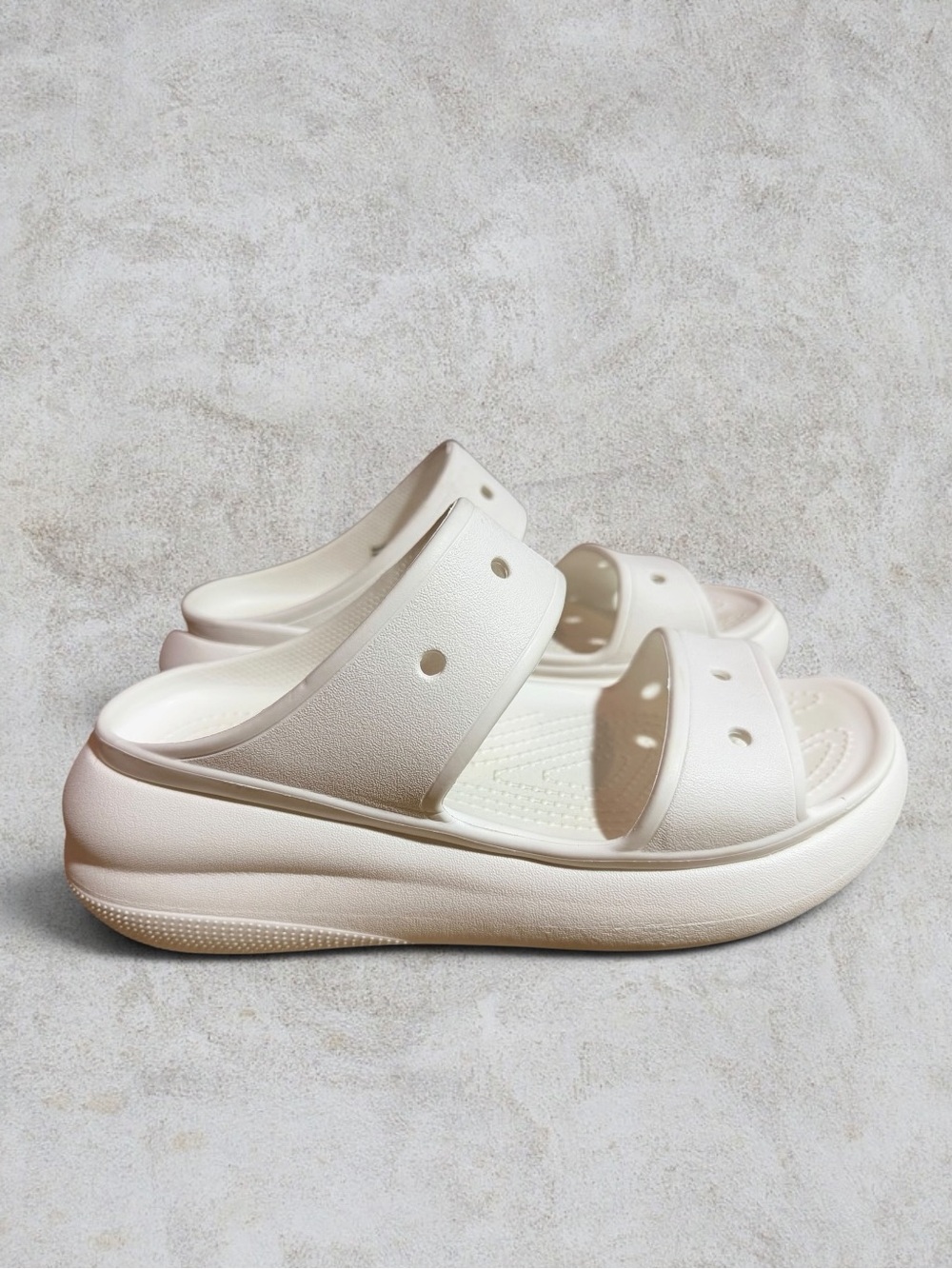 Crocs Classic Crush Sandals Women's 7 White Crocs 207670-100 - Picture 2 of 6